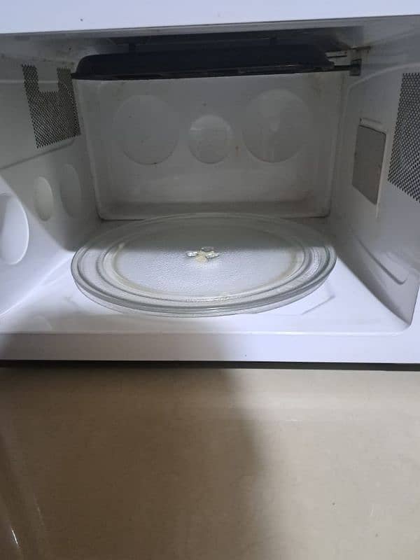 Dawlance Microwave in good condition 2