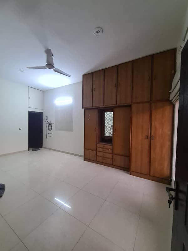 10MARLA TILE FLOORING UPPER PORTION FOR RENT IN ALLAMA IQBAL TOWN 7