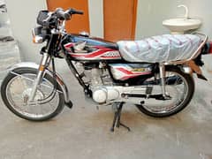 Honda CG 125 model 2024 ka 10 month unregistered 3600 so km Chali ve