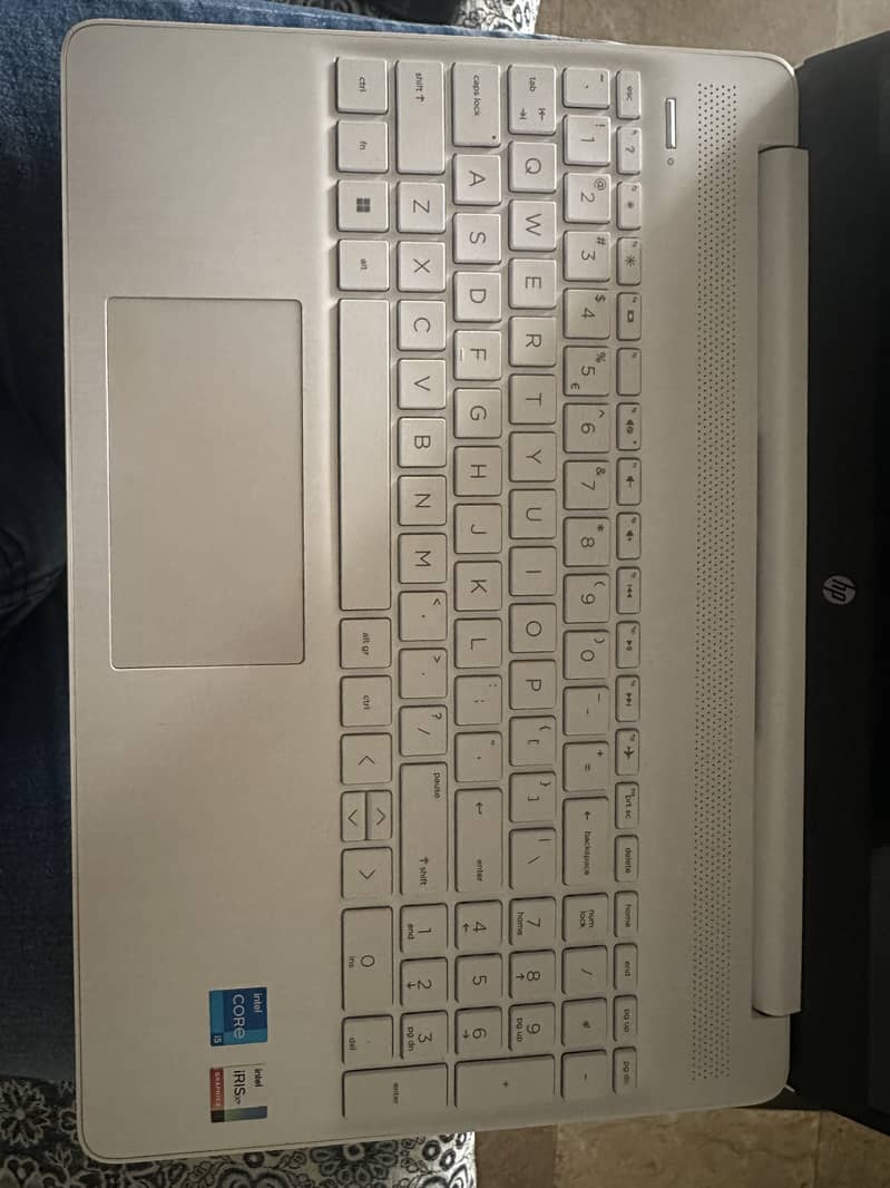 HP 15s- fq5006nia 1