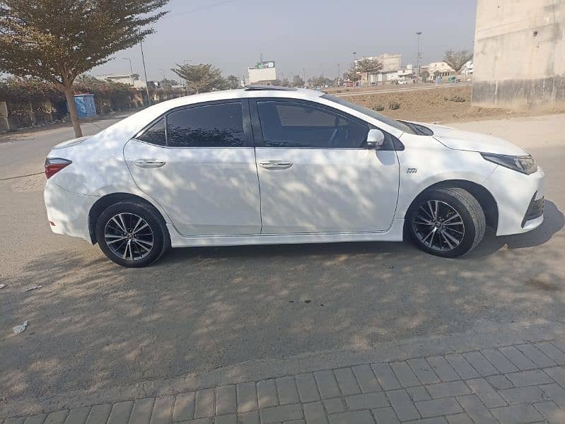 Toyota Altis Grande 2017 3