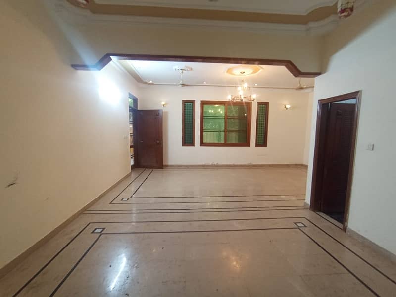 600 SQUARE YARDS 3 BED DD PORTION FOR RENT IN JAUHAR 2