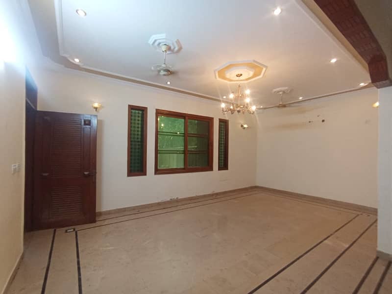 600 SQUARE YARDS 3 BED DD PORTION FOR RENT IN JAUHAR 3