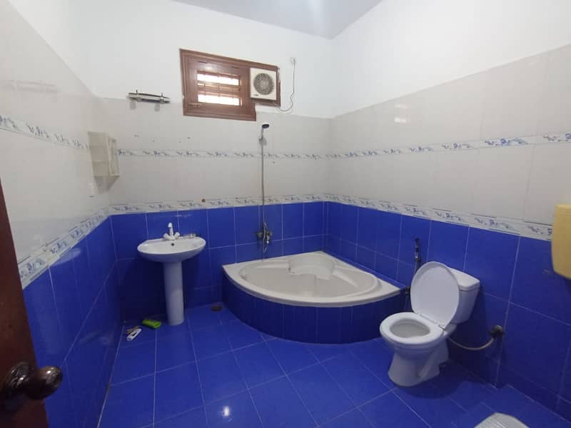 600 SQUARE YARDS 3 BED DD PORTION FOR RENT IN JAUHAR 9