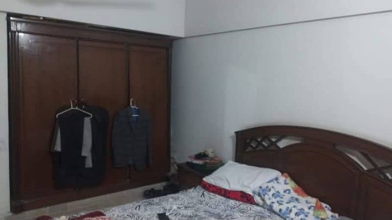 2 Bed dd flat for sale on spacious  block 13 gulistan e jauhar 4