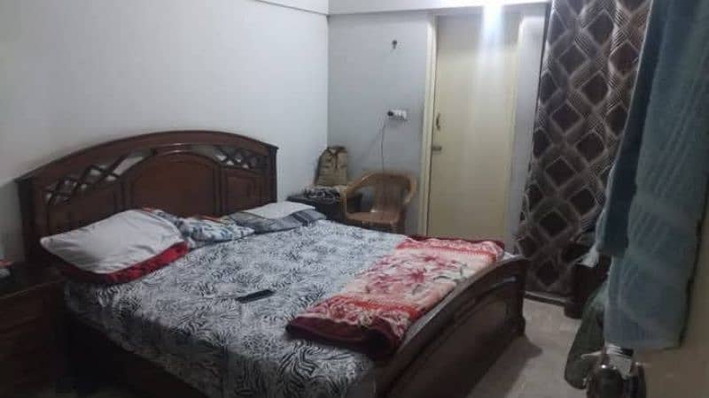 2 Bed dd flat for sale on spacious  block 13 gulistan e jauhar 5