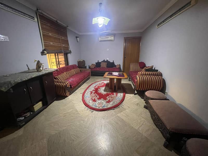 4 Kanal Maintained House Available For Sale 37