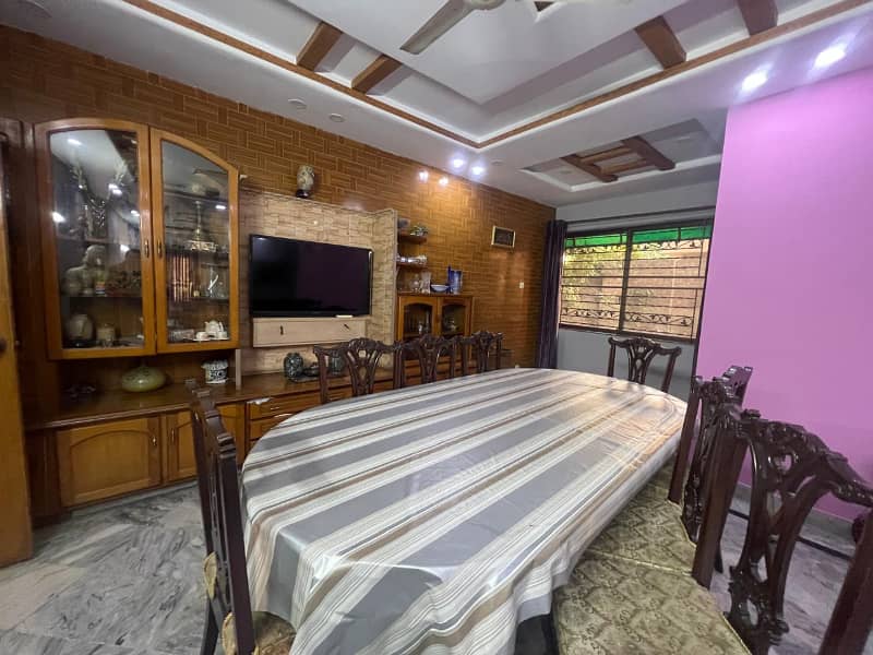 4 Kanal Maintained House Available For Sale 38