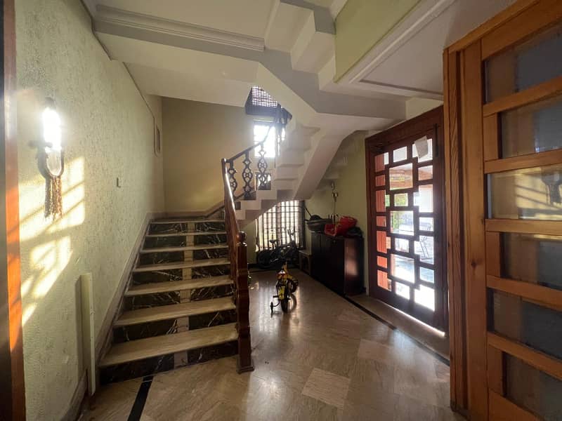 4 Kanal Maintained House Available For Sale 40