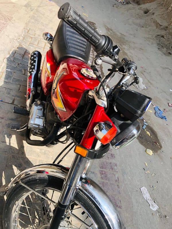 HONDA 125 ORINGAL CONDITION ENGUINE HEAD PACKED 0