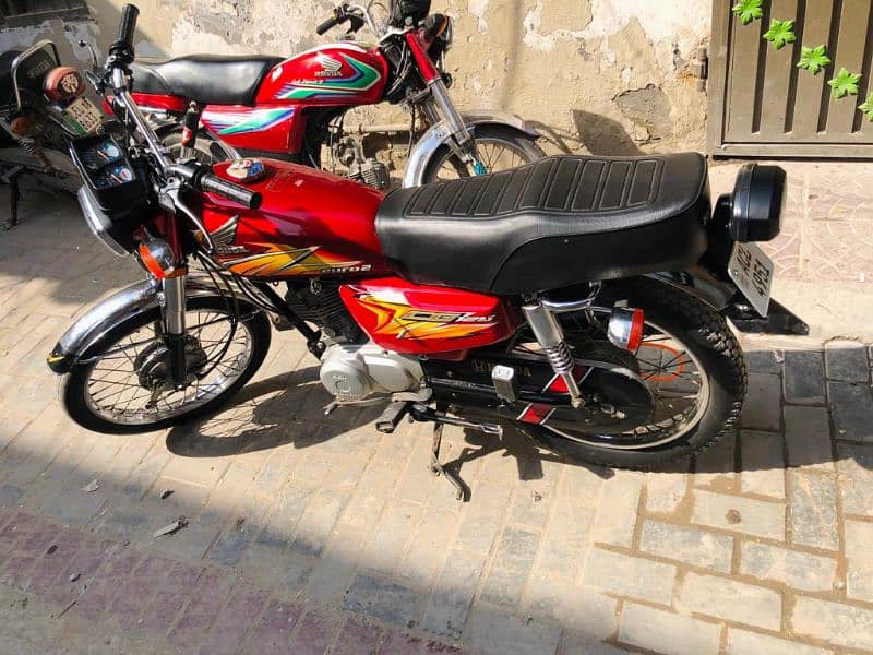 HONDA 125 ORINGAL CONDITION ENGUINE HEAD PACKED 2