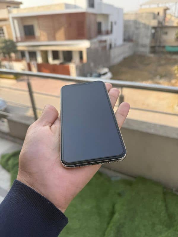 iphone xs PTA approved ( 64 ) 1