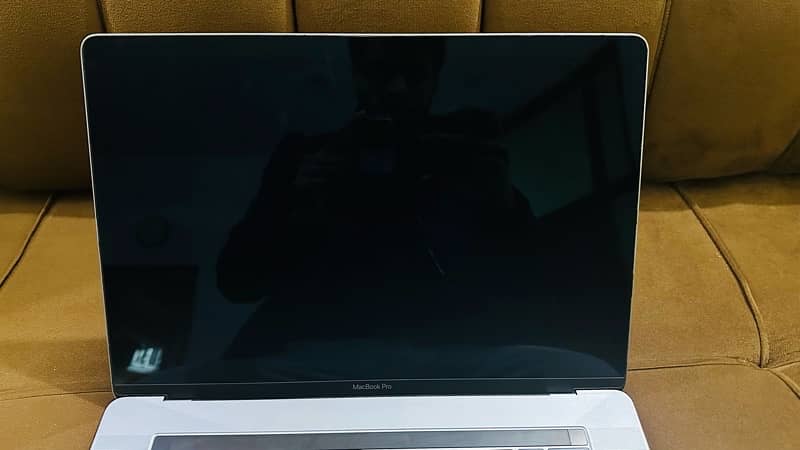 macbook pro 2019 16 inch 16/512 0