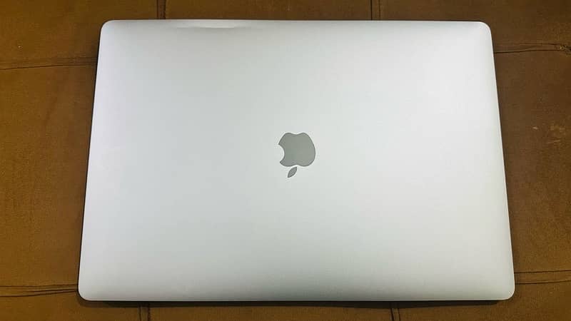 macbook pro 2019 16 inch 16/512 9