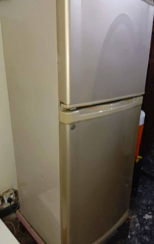 Dawlance Medium size Refrigerator 1