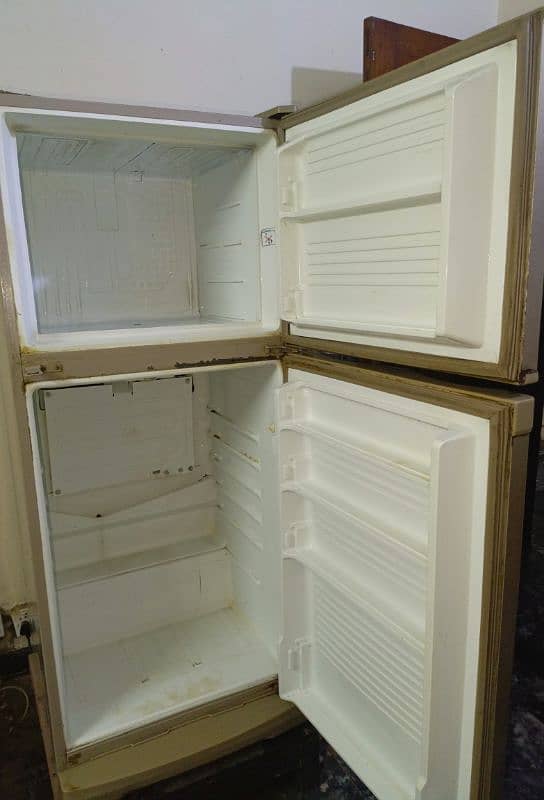 Dawlance Medium size Refrigerator 2