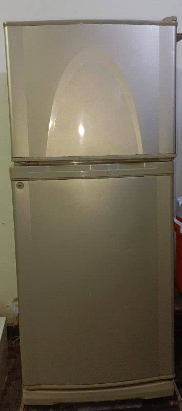 Dawlance Medium size Refrigerator 3