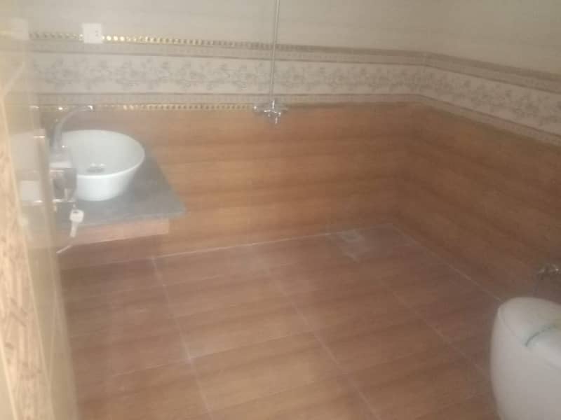 Highly-coveted 10 Marla Upper Portion Is Available In Allama Iqbal Town For rent 4