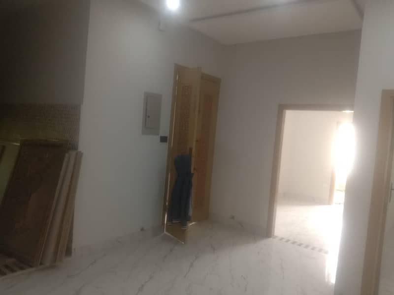 Highly-coveted 10 Marla Upper Portion Is Available In Allama Iqbal Town For rent 7