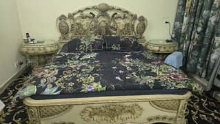 king size bed with side tables n dressing table