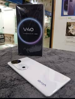 Vivo V40 12GB 256GB white color