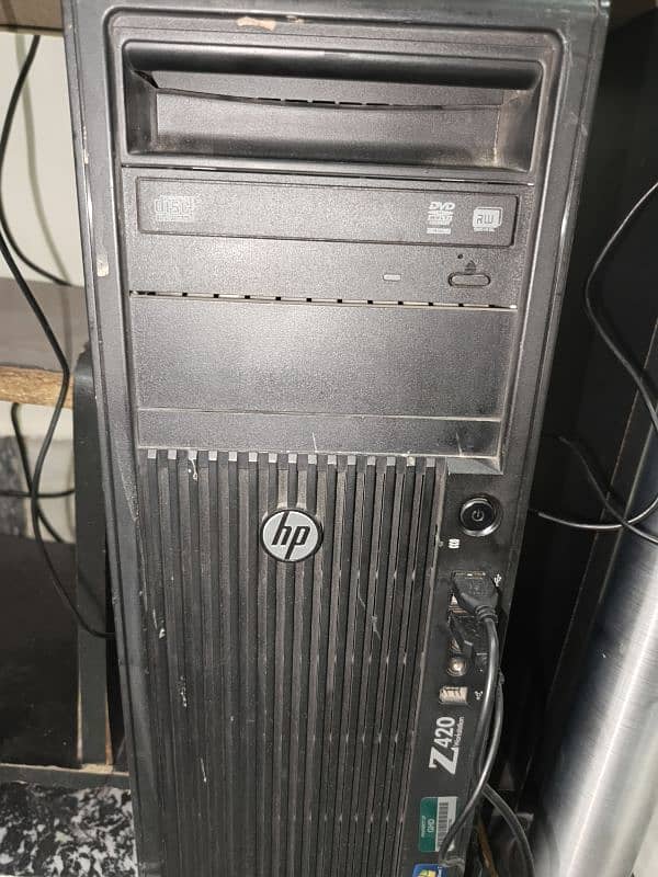 HP Pc Z420 Dell monitor 7