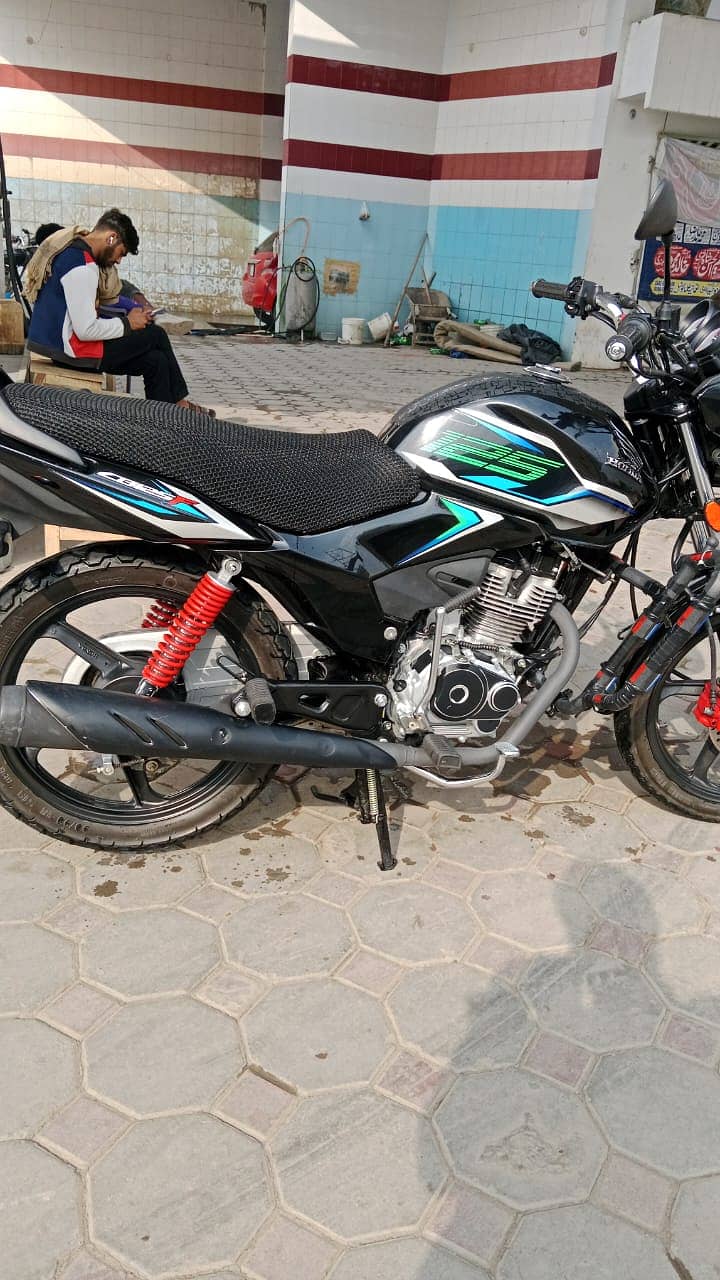 Honda CB 125F 2025 2