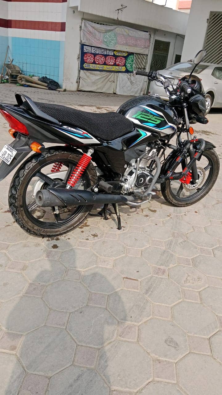 Honda CB 125F 2025 5