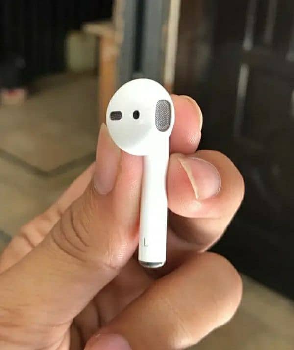 apple earphones 1