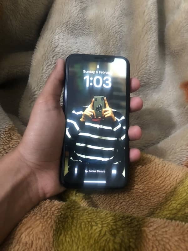 IPHONE xs Factory unlock 64GB fully pack 9