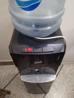 Homage water dispenser in mint condition