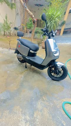 Metro E8S PRO | Model 2024 | Electric Scooty | Total Geniune