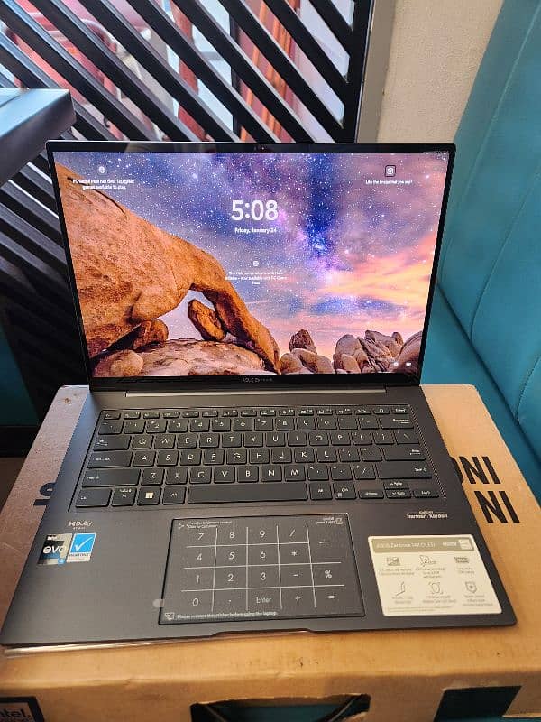 Asus zenbookOLD i5 13thgen 0