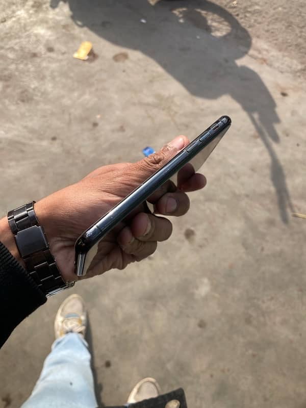 iPhone X offical PTA 64gb urgent sale need cash 2