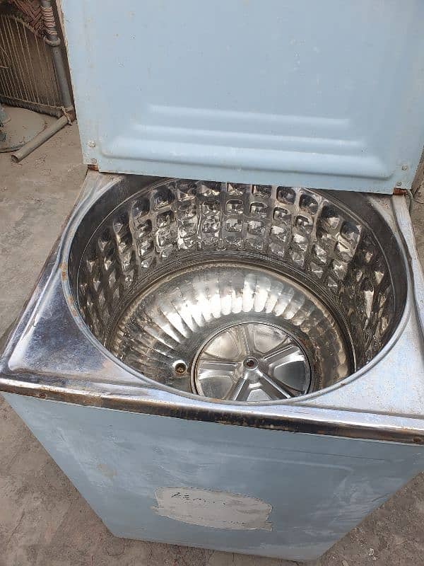 WASHING MACHINE WITH EXCELLENT WORKING CONDITION 0