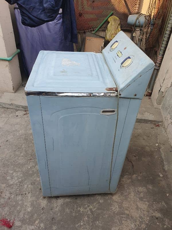 WASHING MACHINE WITH EXCELLENT WORKING CONDITION 3