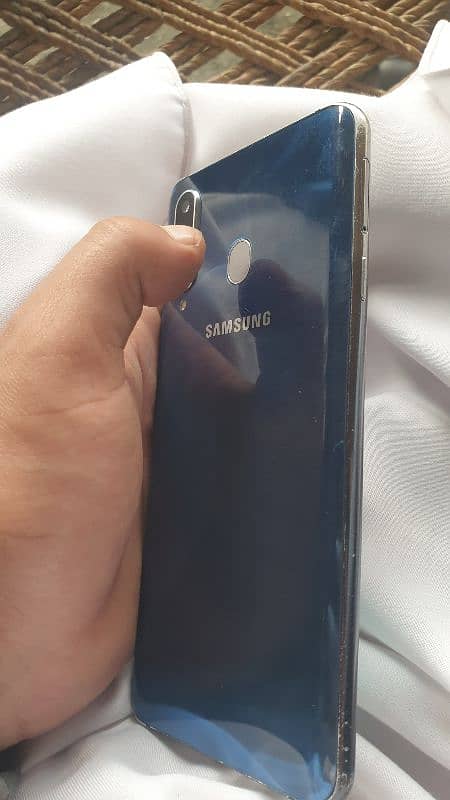 Samsung Galaxy A8s 5