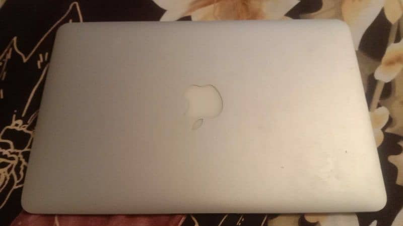 macbook air early 2014 in lush condition 0