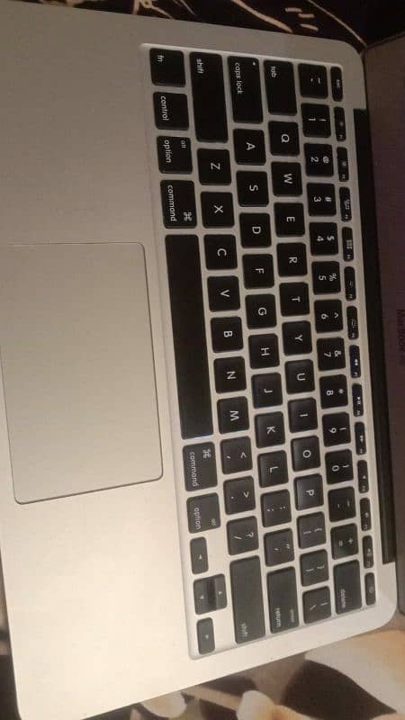 macbook air early 2014 in lush condition 3