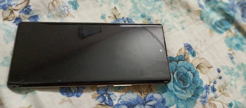 Infinix zero 30 glass cracked 8/256 only phone daba charger nai ha 5