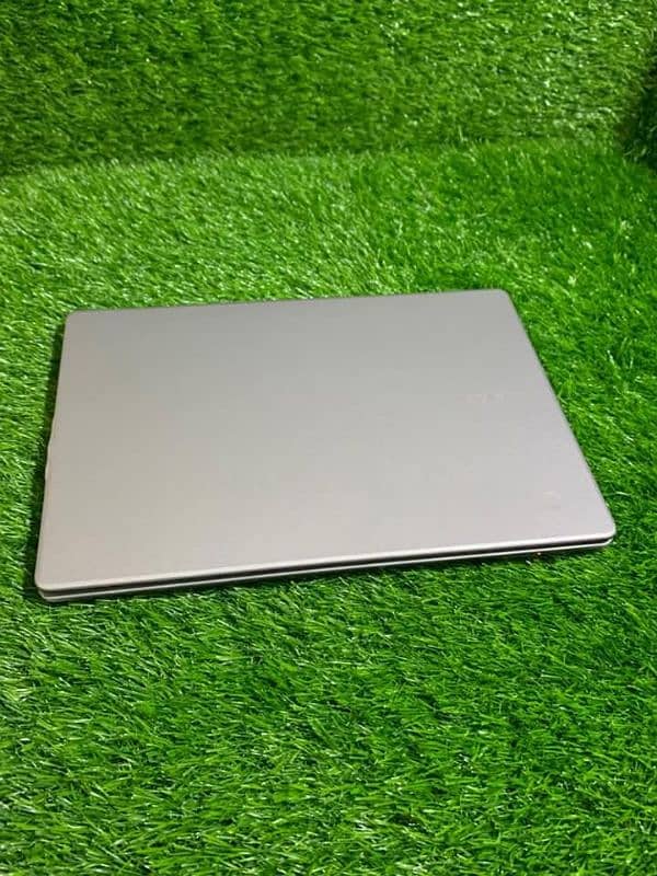 Acer C740 4Gb Ram 128Gb SSD Slimmest laptop windows 10 for sale 4