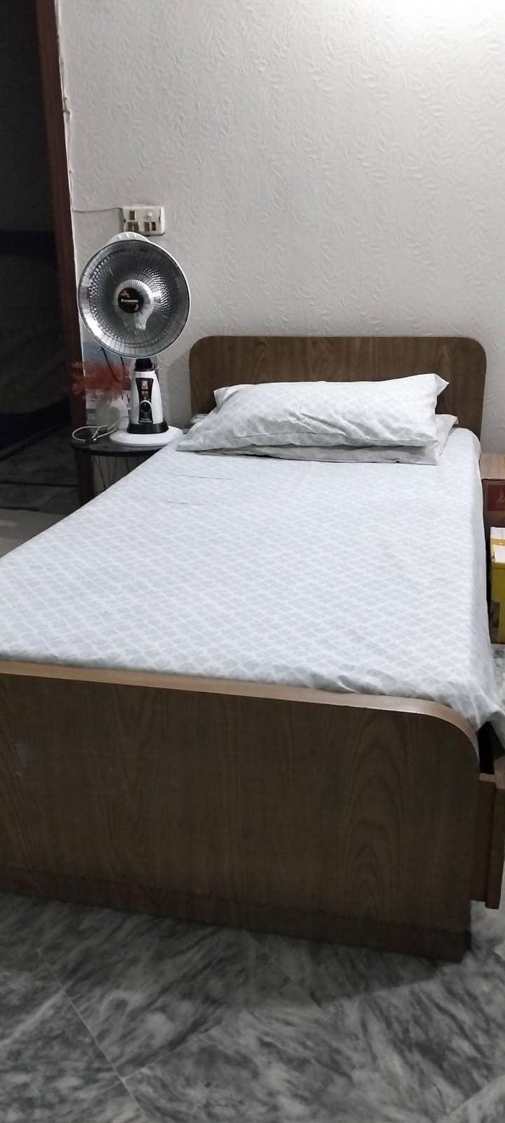 Single bed 0