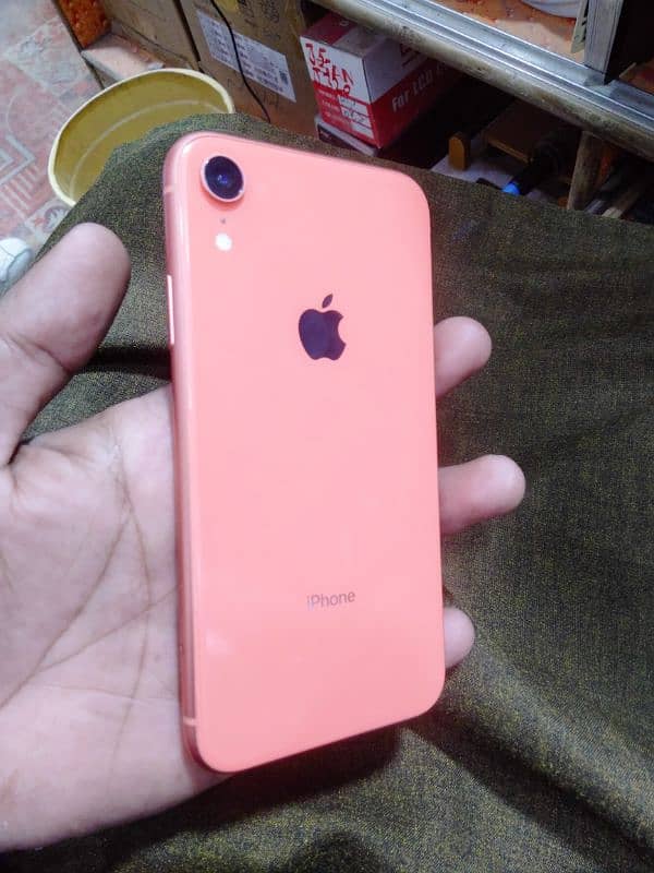 iPhone 11 pro Max 256 GB iPhone 11 iPhone XR iPhone 7 plus 4