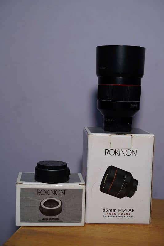 Samyang 85mm F 1.4 sony E mount with box and lens station 0