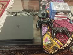 play station 4 slim 1 TB with 2 controllers and games