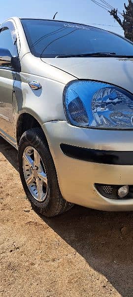 Toyota Vitz 2004 3