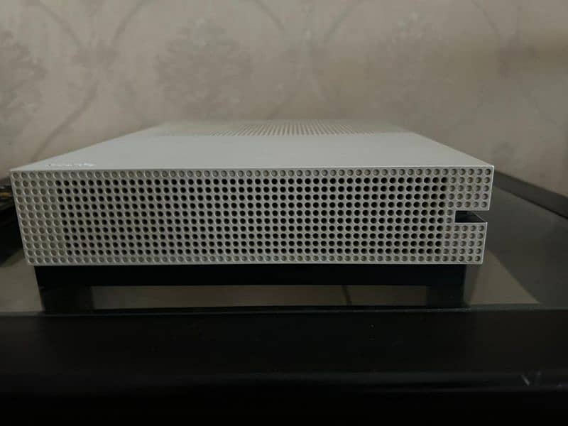 Xbox one s 3