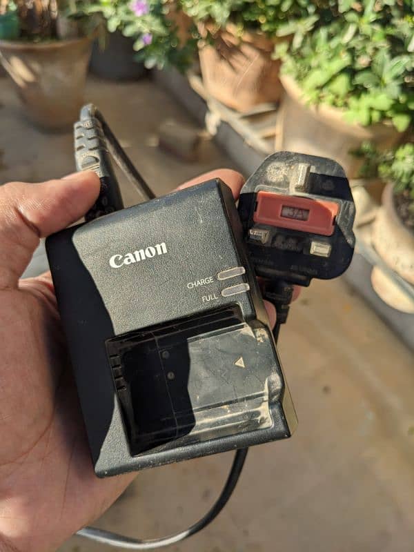 Canon 1300 D with box and 2 lense 10