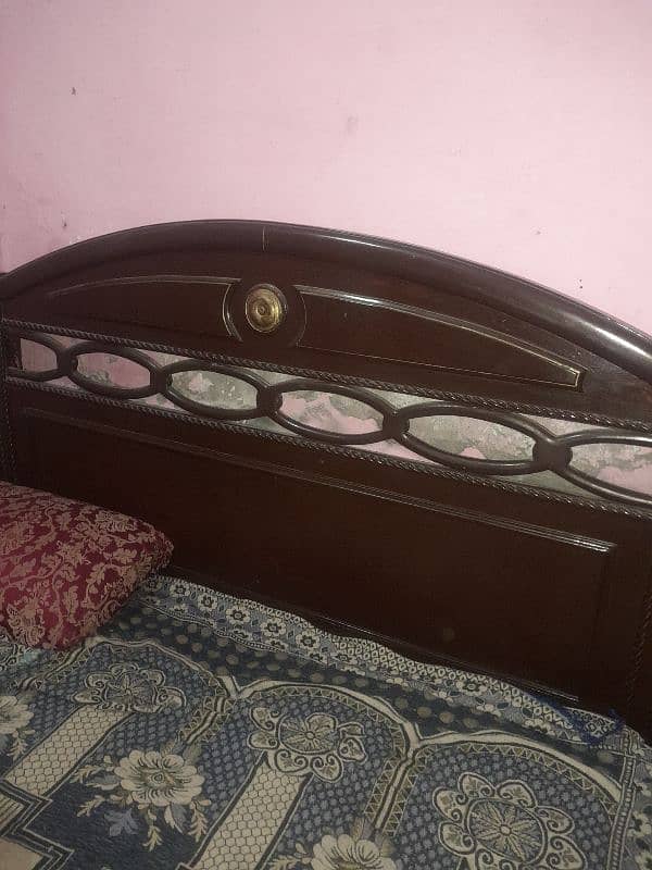 wooden Bed  in best Condition 0