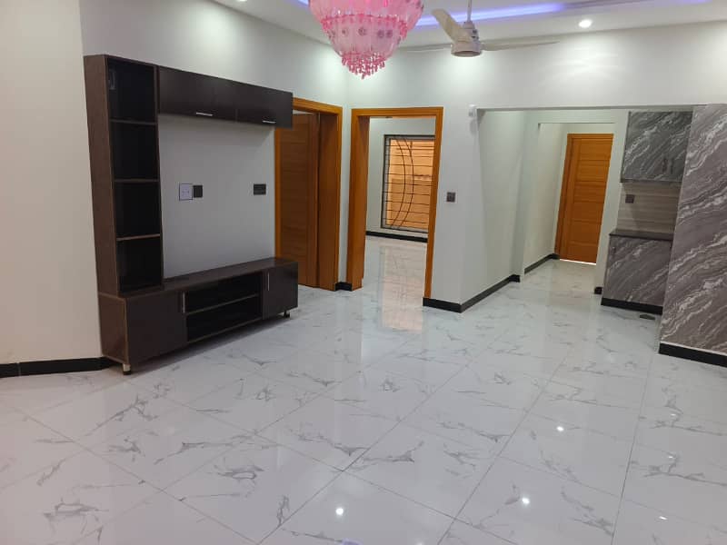 7 MARLA BRAND NEW HOUSE AVAILABLE FOR SALE IN USMAN BLOCK BAHRIA TOWN 3